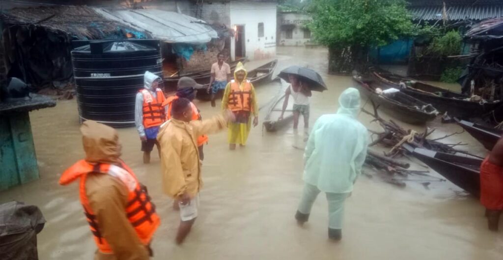 छत्तीसगढ़ में बाढ़ का कहर : नदी-नाले उफान पर – कई गांव हुए जलमग्न, बारिश का टूटा 94 साल का रिकॉर्ड..