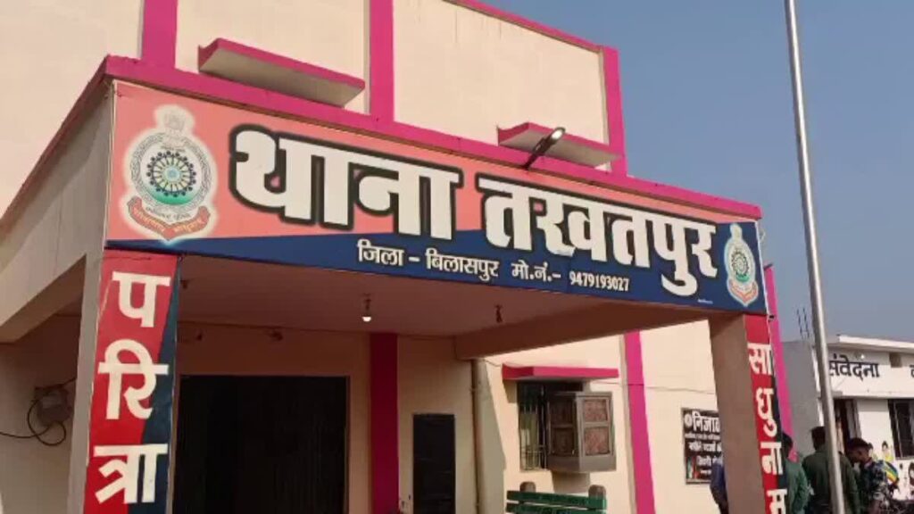 तखतपुर मंदिर के पुजारी हत्याकांड की गुत्थी पुलिस ने चंद घंटे में सुलझाई,अवैध संबंध के कारण जागेश्वर पाठक की हुई हत्या, 5 आरोपी गिरफ्तार।