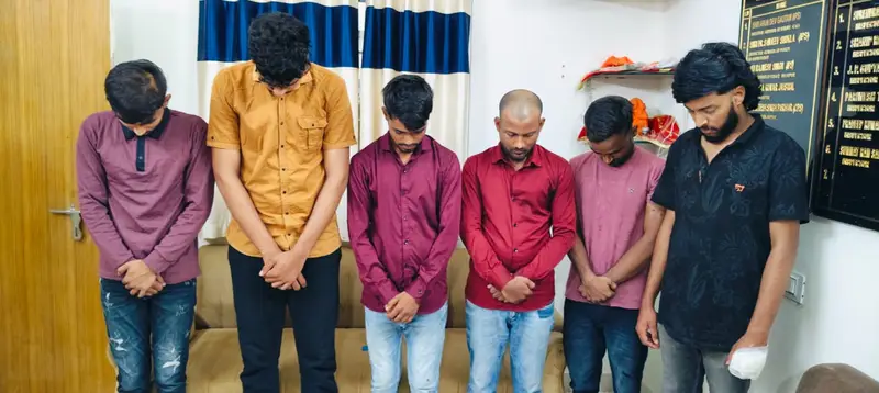 साइड न देने के विवाद में दो गुटो के बीच जमकर मारपीट ,चाकू भी चले, 6 युवक पुलिस हिरासत में।