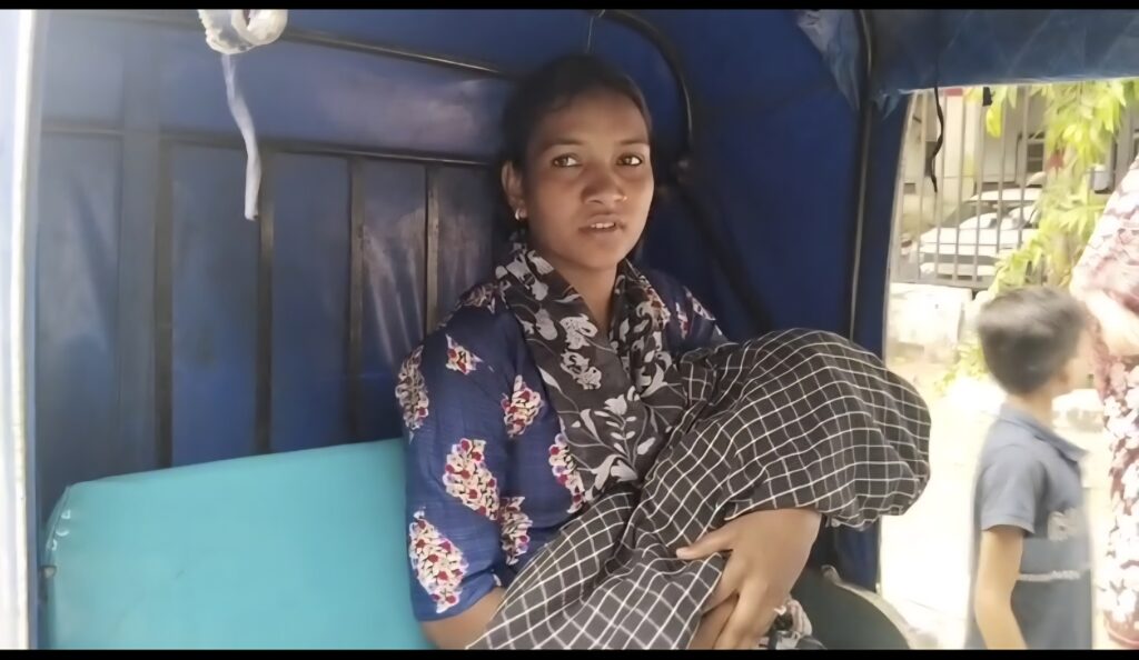 टीकाकरण के बाद मासूम की मौत, परिजनों का आरोप एक साथ 4 टीके लगाने से हुई है मौत, जिम्मेदार स्वास्थ्य कर्मचारियों पर सख्त कार्रवाई की मांग।