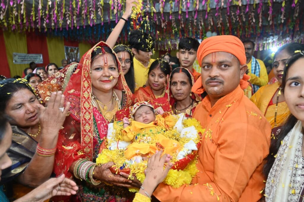 राजपूत परिवार उसलापुर में बह रही श्रीमद भागवत कथा की अमृतधारा