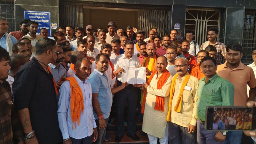 ठाकुर राम सिंह की रिहाई को लेकर राजपूत क्षत्रिय समाज ने मुंगेली कलेक्टर को ज्ञापन सौंपा और जल्द रिहाई की मांग की।