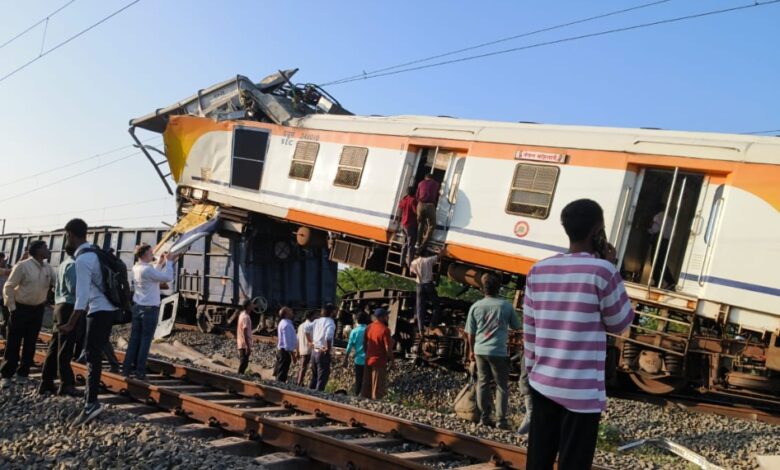 बिलासपुर में बड़ा रेल हादसा, पैसेंजर ट्रेन मालगाड़ी से टकराई, 12 लोग घायल,6 मौत की खबर ।