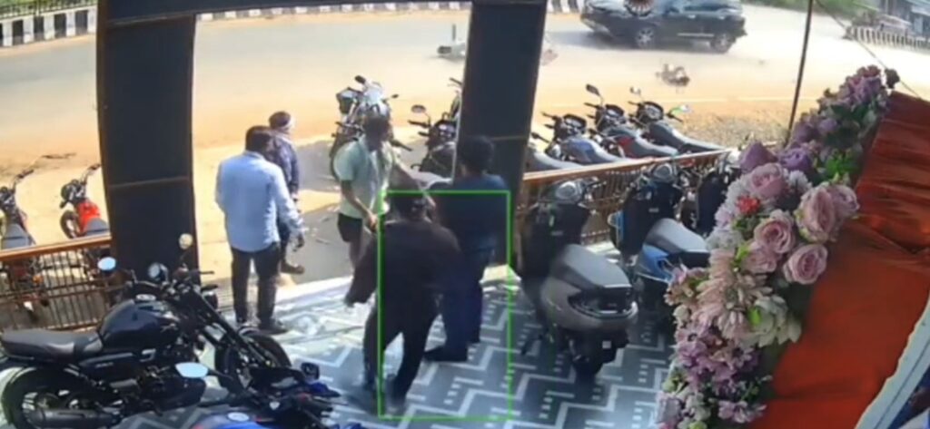 तेज रफ़्तार फॉर्च्यूनर की टक्कर से साईकिल सवार एक बच्चे की मौत, दूसरे की हालत गंभीर,